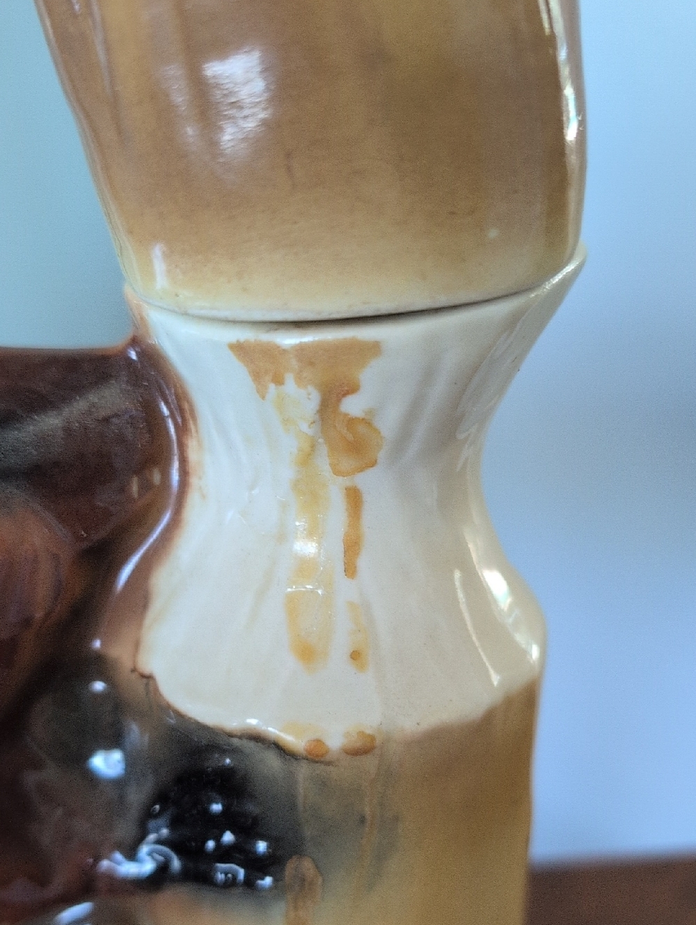 Vintage 1972 Ezra Brooks Ceramic Beaver Decanter - Picture 6 of 11